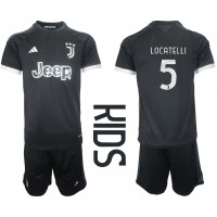 Camisa de Futebol Juventus Manuel Locatelli #5 Equipamento Alternativo Infantil 2023-24 Manga Curta (+ Calças curtas)